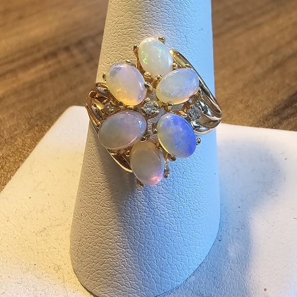 14kt Yellow Gold Ring - Picture 6 of 6